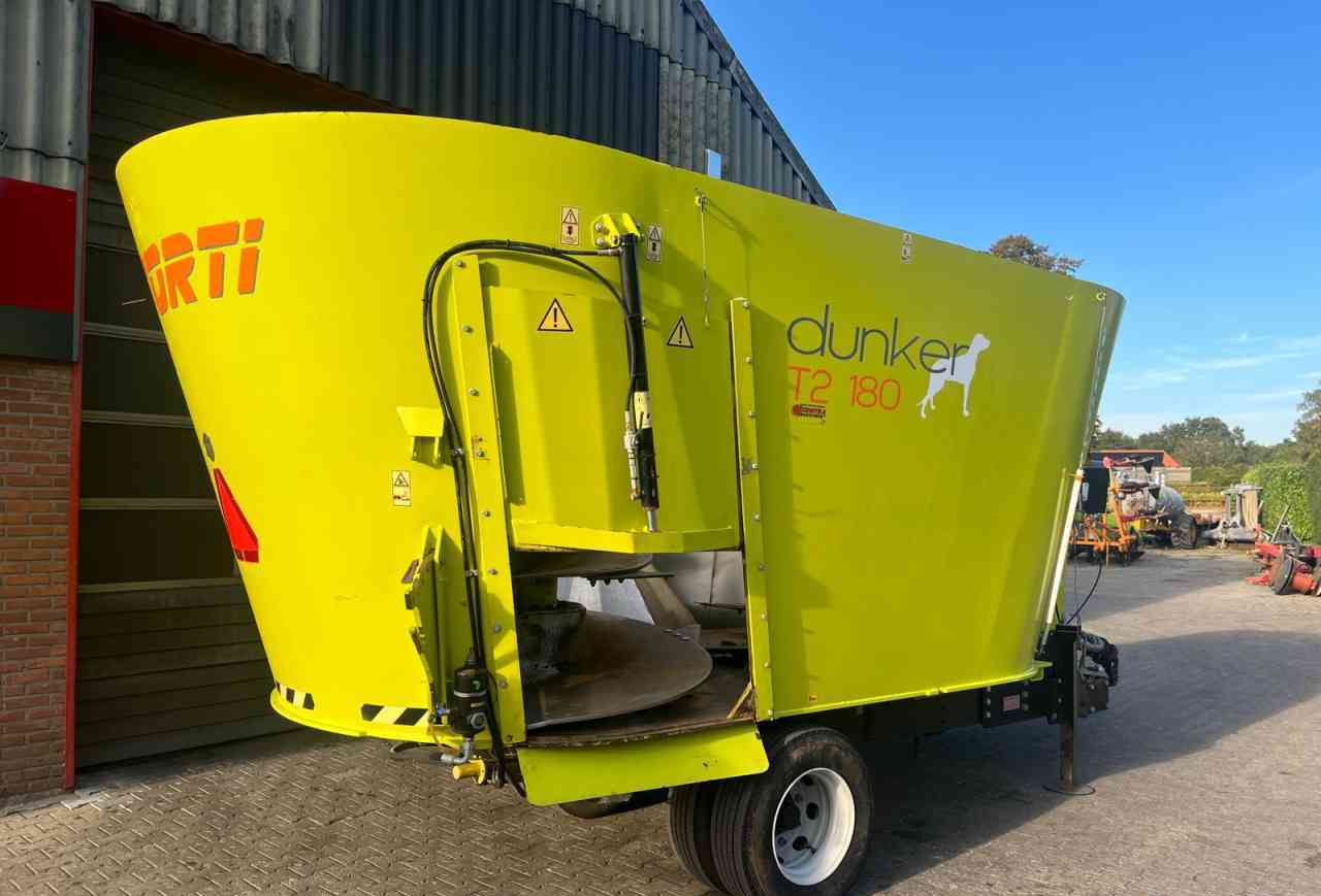 Storti Dunker T2 180 - Futtermischwagen: das Bild 2 Storti Dunker T2 180 - Futtermischwagen: das Bild 2