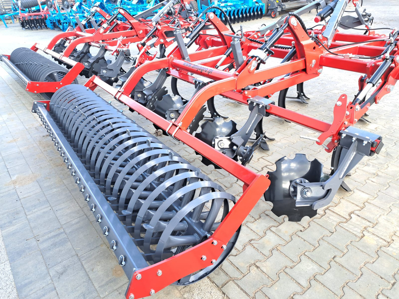 AMJ AGRO Porto 300 - Technik für Bodenbearbeitung: das Bild 3 AMJ AGRO Porto 300 - Technik für Bodenbearbeitung: das Bild 3