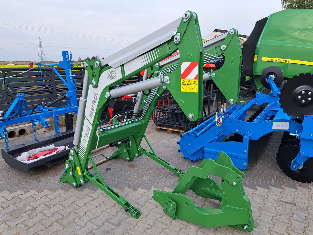Inter Tech IT 1600 John deere 5080 ,5090, 5100m - Frontlader für Traktor: das Bild 2 Inter Tech IT 1600 John deere 5080 ,5090, 5100m - Frontlader für Traktor: das Bild 2