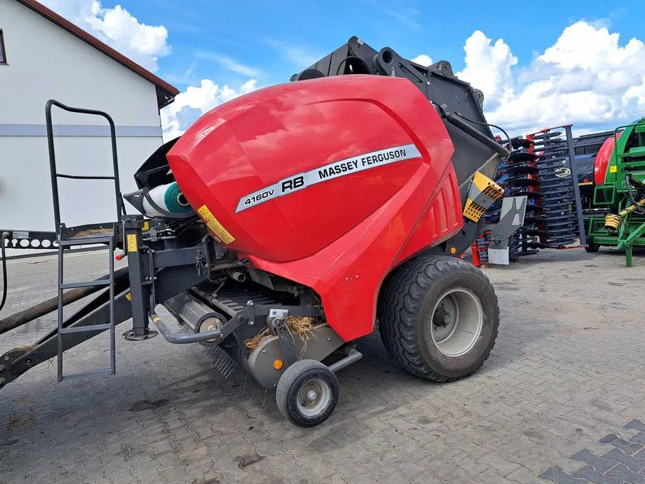 Rundballenpresse M-F MASSEY FERGUSON RB 4160V Xtra: das Bild 1