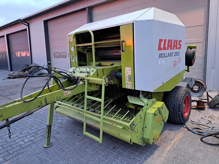 PRASA ROLUJĄCA CLAAS ROLLANT 250 RC 255 - Rundballenpresse: das Bild 4 PRASA ROLUJĄCA CLAAS ROLLANT 250 RC 255 - Rundballenpresse: das Bild 4
