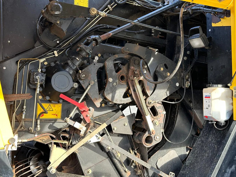 Landmaschine New Holland BB9060 CropCutter: das Bild 17