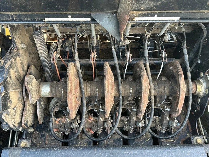 Landmaschine New Holland BB9060 CropCutter: das Bild 19