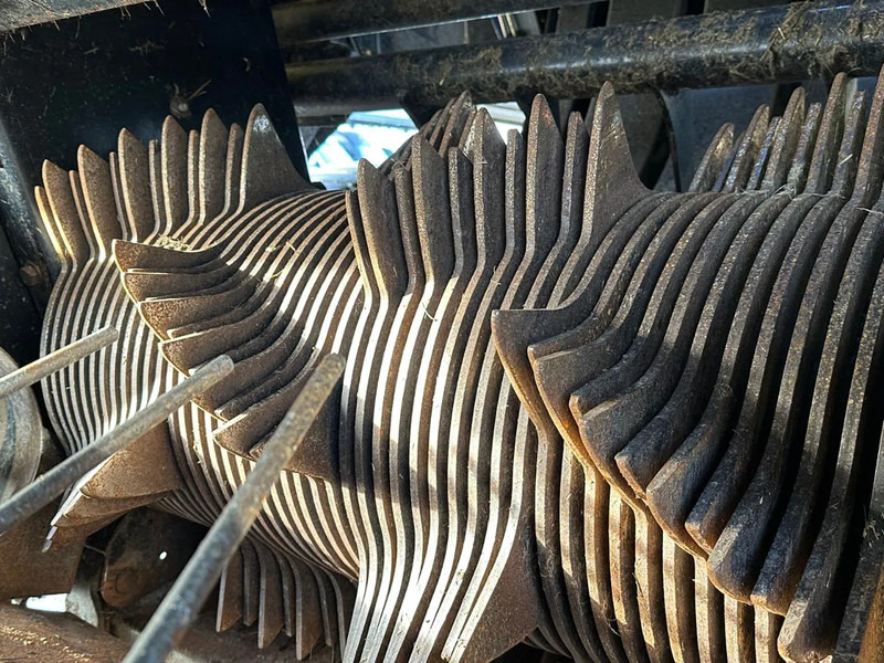 Landmaschine New Holland BB9060 CropCutter: das Bild 16