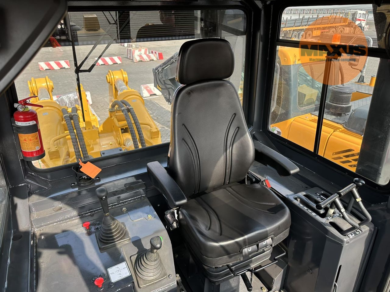 MAXUS Bulldózer egyenes tolólappal, egyfogú lazítóval és ROPS fülkével - Bulldozer: das Bild 4 MAXUS Bulldózer egyenes tolólappal, egyfogú lazítóval és ROPS fülkével - Bulldozer: das Bild 4