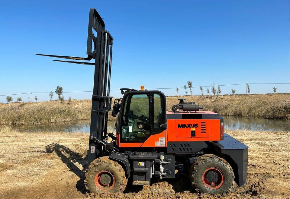 NEW off-road 4x4 forklift MAXUS НОВИЙ позашляховий 4x4 вилковий навантажувач MAXUS - Dieselstapler: das Bild 1 NEW off-road 4x4 forklift MAXUS НОВИЙ позашляховий 4x4 вилковий навантажувач MAXUS - Dieselstapler: das Bild 1