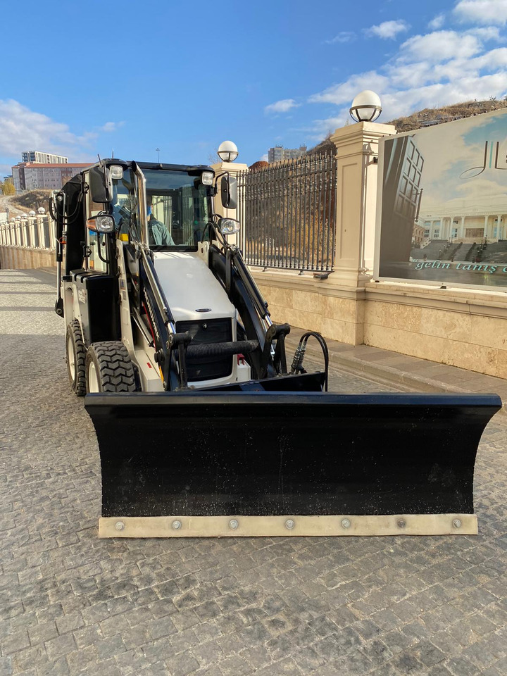 - Schneepflug für Industriemaschine: das Bild 1 - Schneepflug für Industriemaschine: das Bild 1