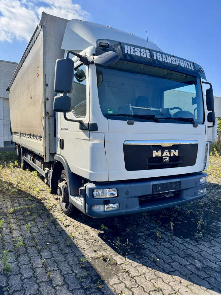 MAN 12.250 - Plane LKW: das Bild 1 MAN 12.250 - Plane LKW: das Bild 1