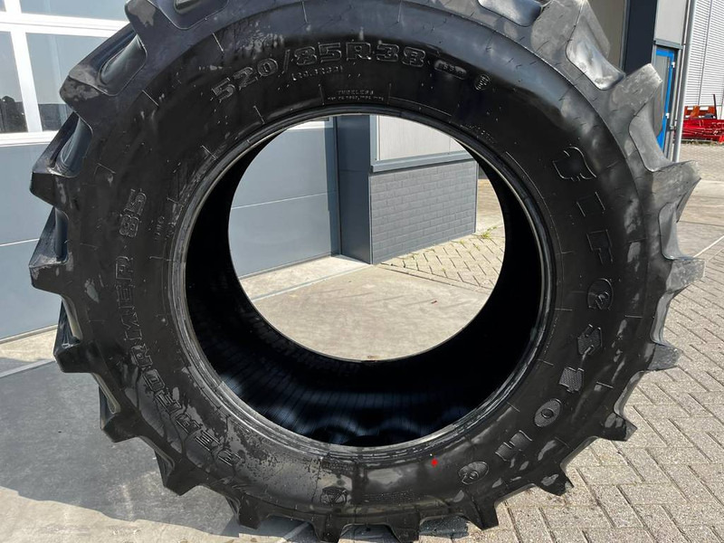 Firestone 520/85 R38 Performer 85 - Felgen und Reifen für Landmaschine: das Bild 4 Firestone 520/85 R38 Performer 85 - Felgen und Reifen für Landmaschine: das Bild 4