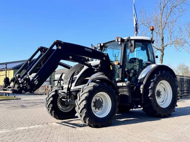 Valtra N104 Hitech5 met voorlader 4700 uur! - Traktor: das Bild 1 Valtra N104 Hitech5 met voorlader 4700 uur! - Traktor: das Bild 1