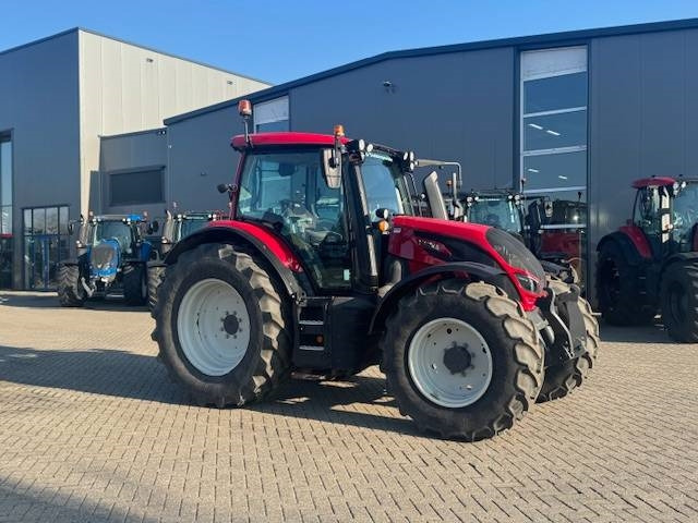 Valtra N134 Hitech - Traktor: das Bild 4 Valtra N134 Hitech - Traktor: das Bild 4