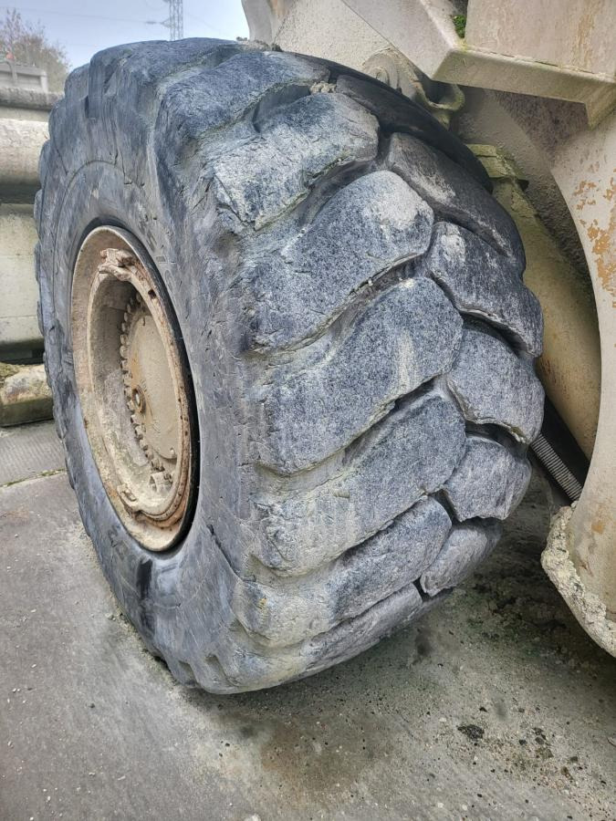 Radlader Caterpillar 988B: das Bild 15