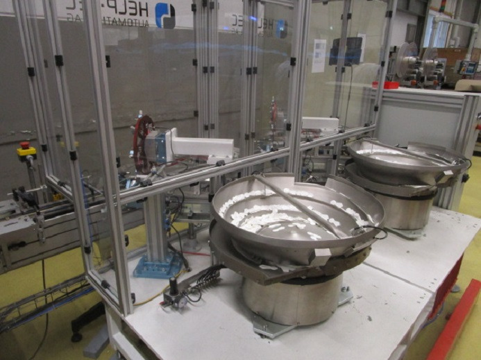 DECKEL ETIKETTIER ANLAGE SCHLEUTER GU 2 DO MIT 2xLÖFFELEINLEGESTATIONEN - Verpackungsmaschine: das Bild 2 DECKEL ETIKETTIER ANLAGE SCHLEUTER GU 2 DO MIT 2xLÖFFELEINLEGESTATIONEN - Verpackungsmaschine: das Bild 2