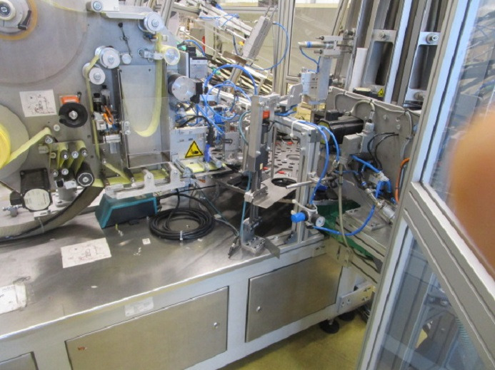 DECKEL ETIKETTIER ANLAGE SCHLEUTER GU 2 DU (RUNDLÄUFER) MIT LÖFFELEINLEGESTATION RNA SRC-N-630-1R - Verpackungsmaschine: das Bild 4 DECKEL ETIKETTIER ANLAGE SCHLEUTER GU 2 DU (RUNDLÄUFER) MIT LÖFFELEINLEGESTATION RNA SRC-N-630-1R - Verpackungsmaschine: das Bild 4