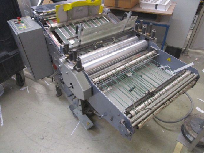 VERTIKALE PRESSAUSLAGE HB VSA – 66 / M D - Falzmaschine: das Bild 2 VERTIKALE PRESSAUSLAGE HB VSA – 66 / M D - Falzmaschine: das Bild 2