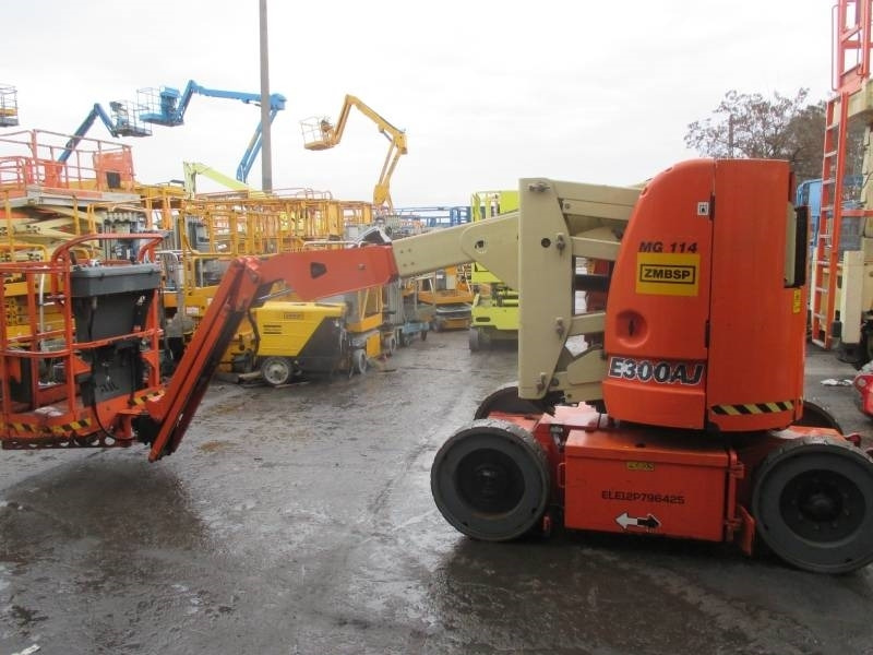 JLG E 300 AJ - Gelenkarmbühne: das Bild 5 JLG E 300 AJ - Gelenkarmbühne: das Bild 5