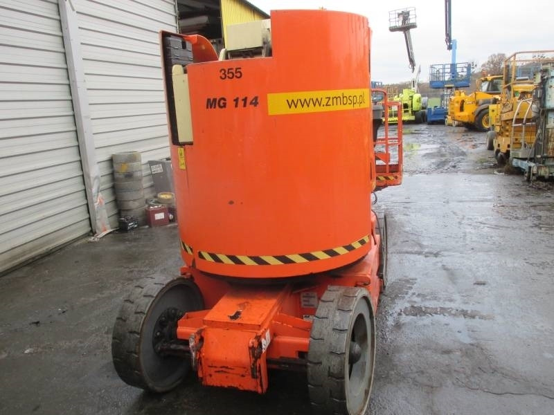 JLG E 300 AJ - Gelenkarmbühne: das Bild 3 JLG E 300 AJ - Gelenkarmbühne: das Bild 3