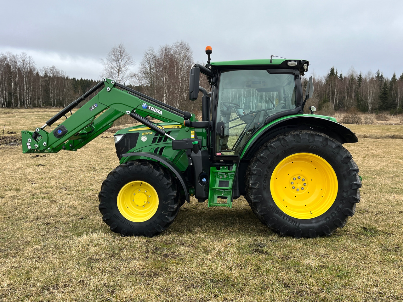 John Deere 6120R - Traktor: das Bild 3 John Deere 6120R - Traktor: das Bild 3