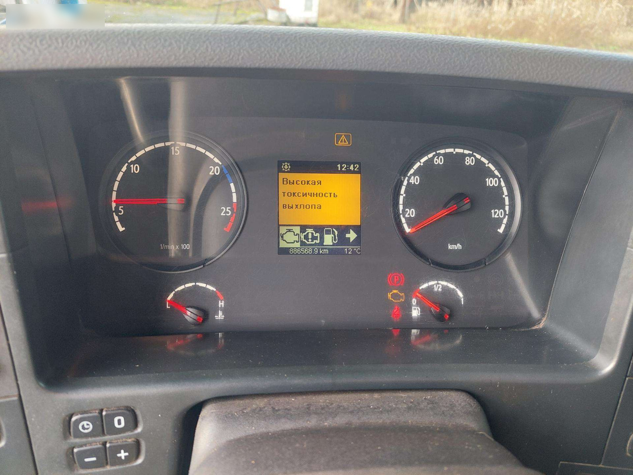 Holztransporter, Autokran Scania G480: das Bild 21