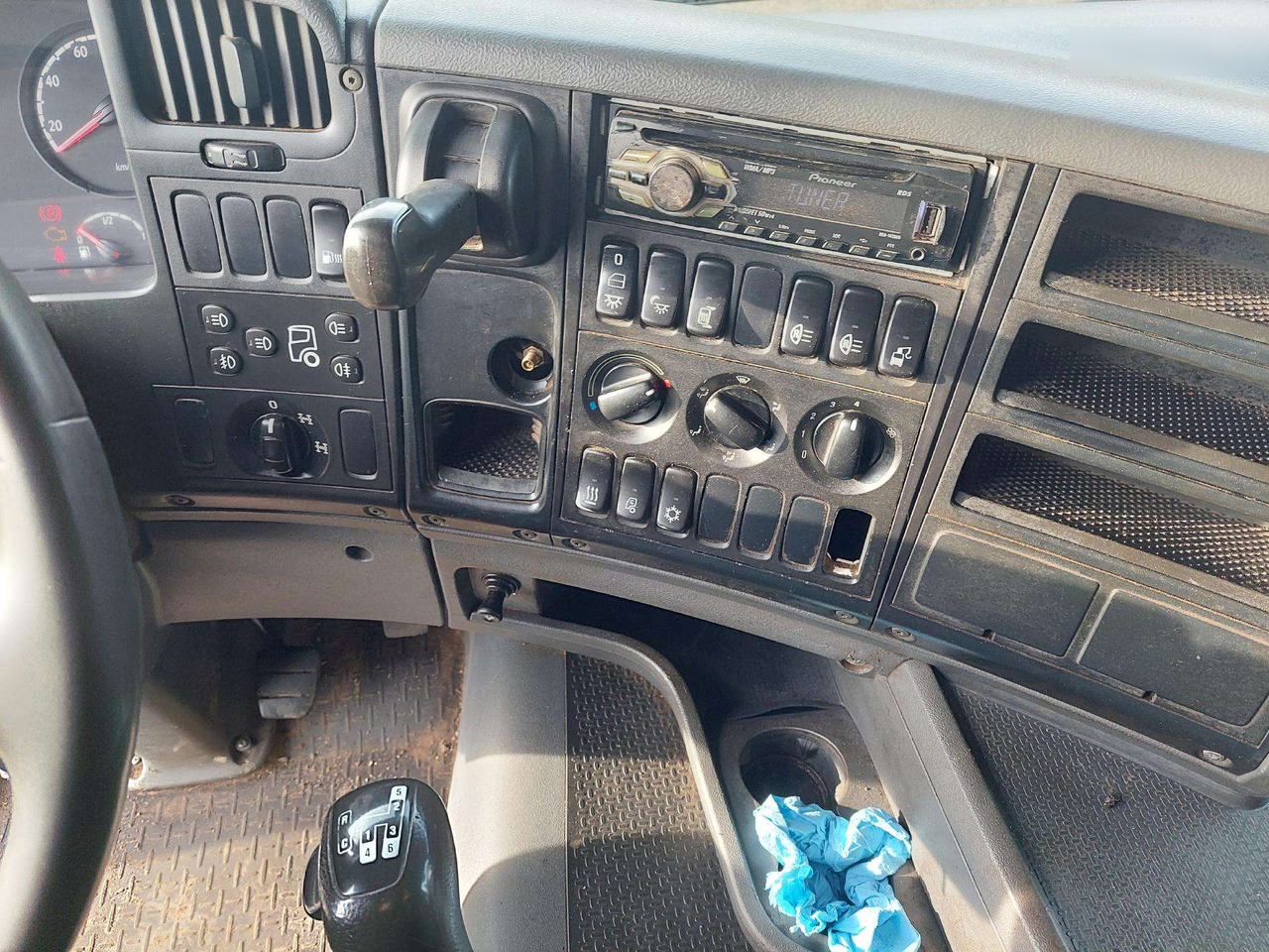 Holztransporter, Autokran Scania G480: das Bild 27