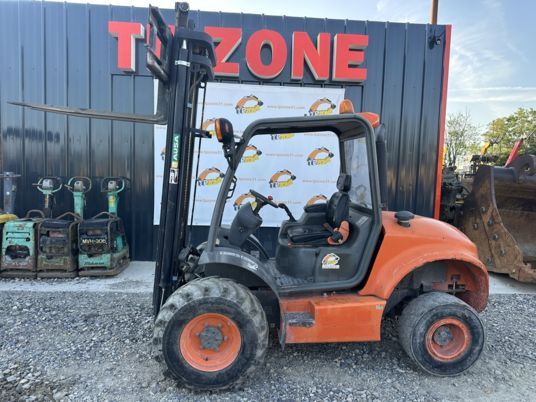 Ausa C200HX4 4X4 à 17900 € HT - Geländestapler: das Bild 4 Ausa C200HX4 4X4 à 17900 € HT - Geländestapler: das Bild 4