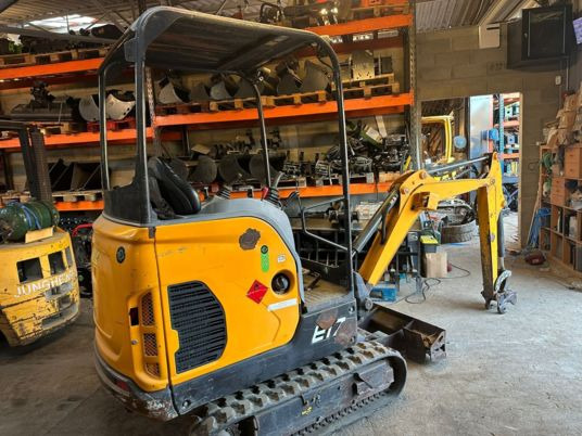 Bobcat E17 à 14 900 € HT - Minibagger: das Bild 3 Bobcat E17 à 14 900 € HT - Minibagger: das Bild 3
