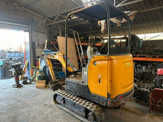 Bobcat E17 à 14 900 € HT - Minibagger: das Bild 4 Bobcat E17 à 14 900 € HT - Minibagger: das Bild 4