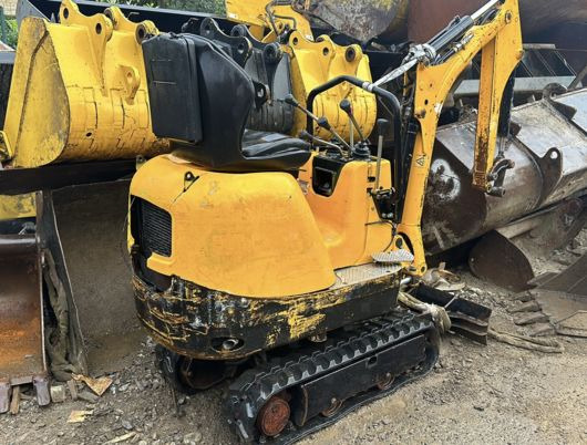 JCB 8008 CTS à 5900€ HT - Minibagger: das Bild 3 JCB 8008 CTS à 5900€ HT - Minibagger: das Bild 3