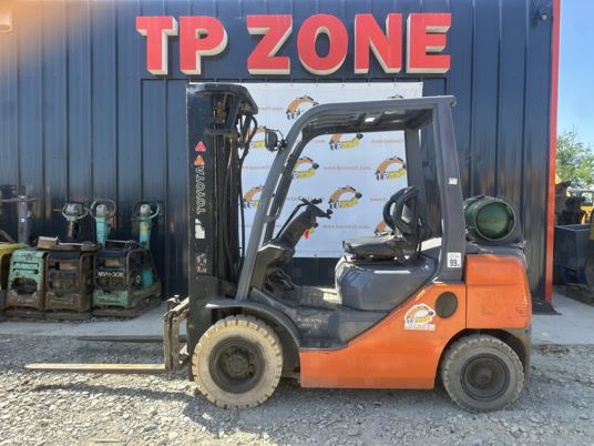 Toyota Tonéro 2t5 à 9900 € HT - Treibgasstapler: das Bild 4 Toyota Tonéro 2t5 à 9900 € HT - Treibgasstapler: das Bild 4
