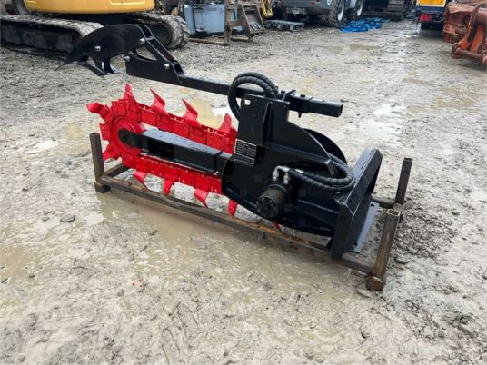 Grabenbagger/ Grabenfräse Trancheuse hydraulique pour engins: das Bild 7 Grabenbagger/ Grabenfräse Trancheuse hydraulique pour engins: das Bild 7