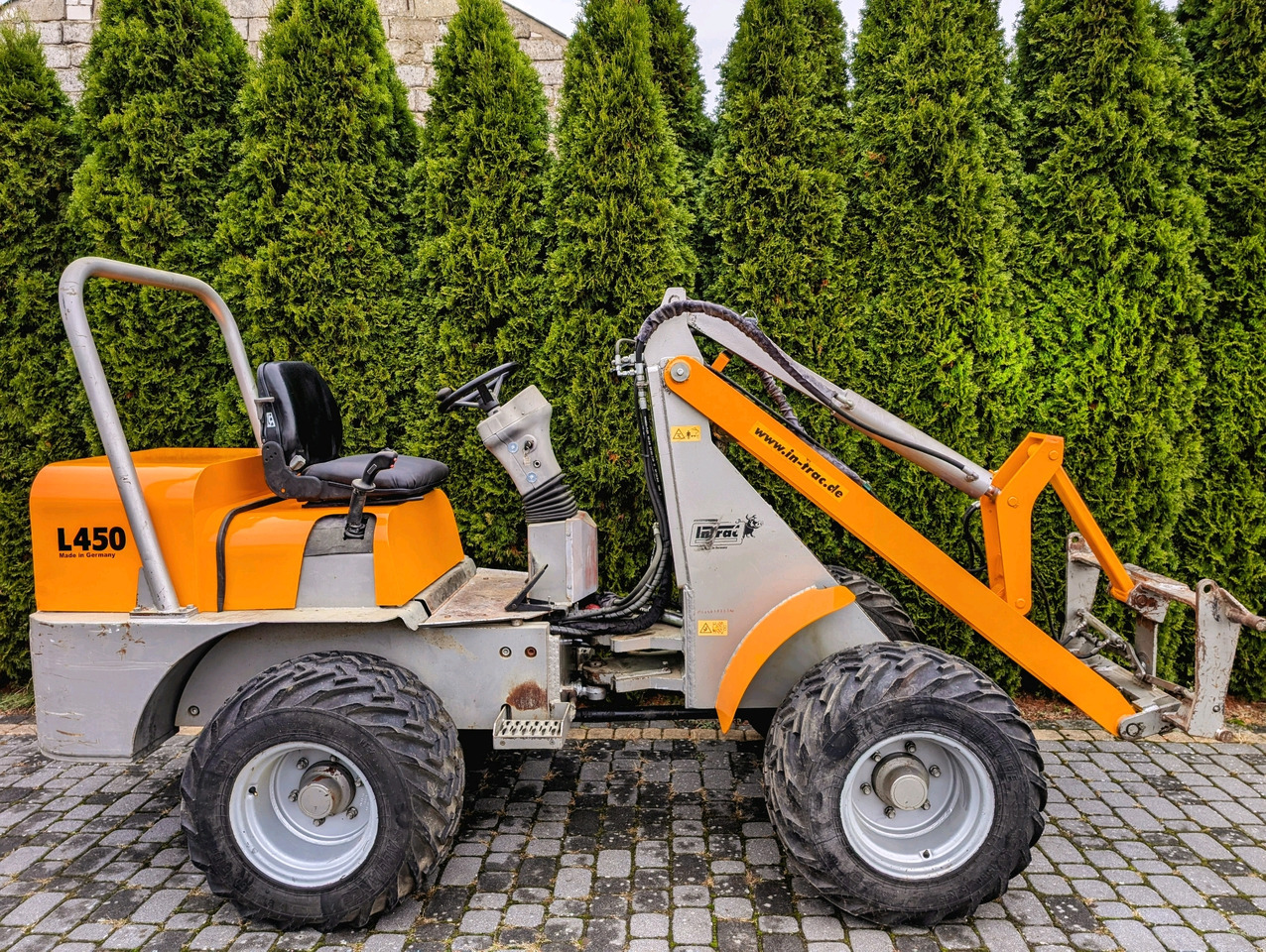 INTRAC L450 - Landmaschine: das Bild 2 INTRAC L450 - Landmaschine: das Bild 2
