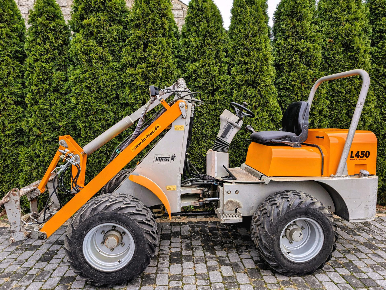 INTRAC L450 - Landmaschine: das Bild 1 INTRAC L450 - Landmaschine: das Bild 1