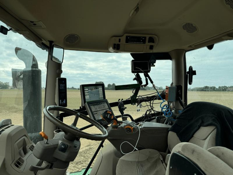 JOHN DEERE 6R250 - Traktor: das Bild 2 JOHN DEERE 6R250 - Traktor: das Bild 2