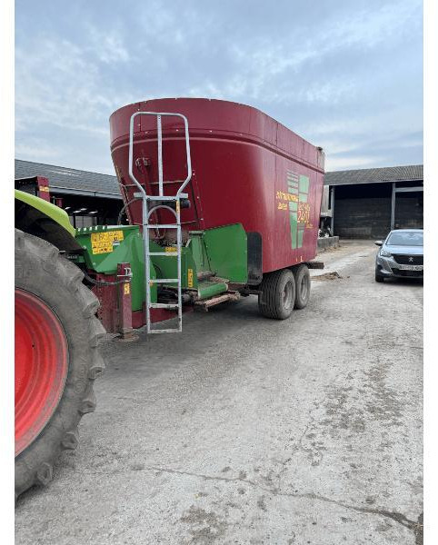 STRAUTMANN VERTI MIX 2401 - Futtermischwagen: das Bild 1 STRAUTMANN VERTI MIX 2401 - Futtermischwagen: das Bild 1