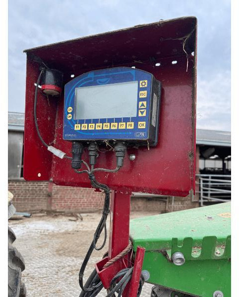 Futtermischwagen STRAUTMANN VERTI MIX 2401: das Bild 8