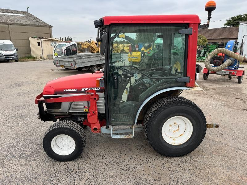 YANMAR EF230 - Traktor: das Bild 2 YANMAR EF230 - Traktor: das Bild 2