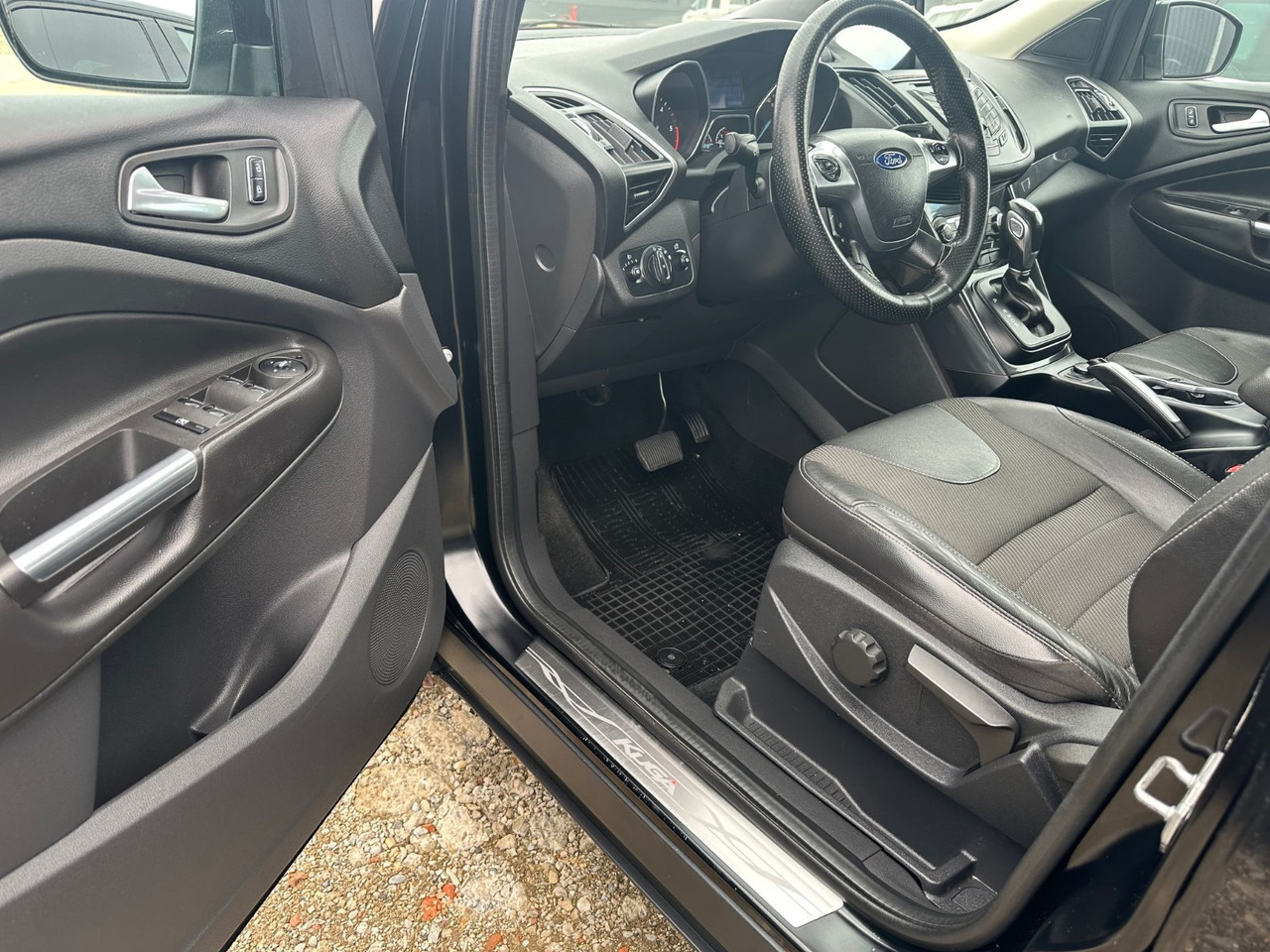 FORD KUGA TITANIUM - SUV/ Geländewagen: das Bild 3 FORD KUGA TITANIUM - SUV/ Geländewagen: das Bild 3