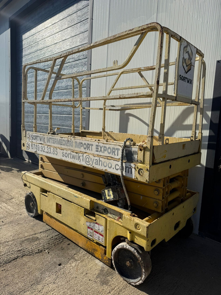 NACELLE - Scherenbühne: das Bild 4 NACELLE - Scherenbühne: das Bild 4