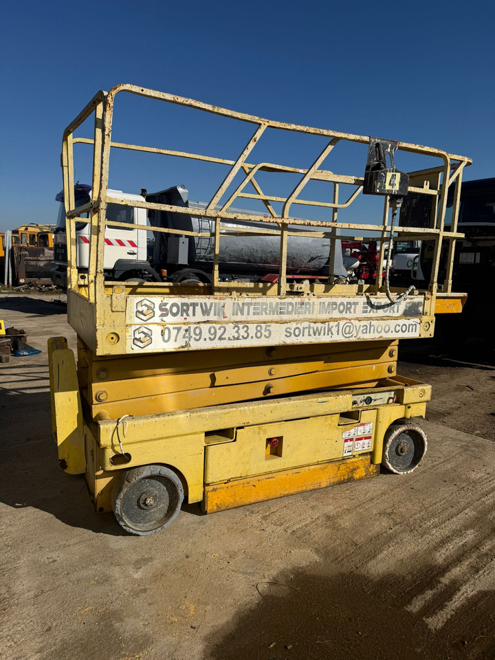 NACELLE - Scherenbühne: das Bild 1 NACELLE - Scherenbühne: das Bild 1