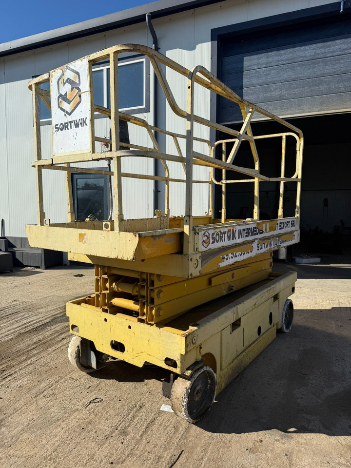 NACELLE - Scherenbühne: das Bild 3 NACELLE - Scherenbühne: das Bild 3