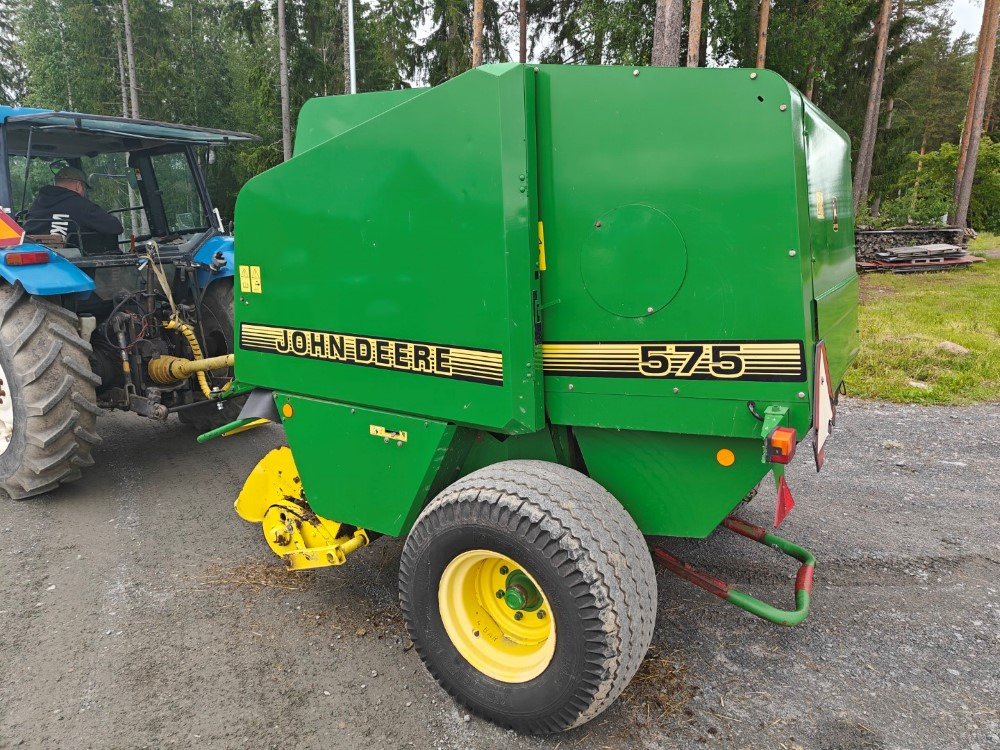 JOHN DEERE Pyöröpaalain 575 - Mähdrescher: das Bild 2 JOHN DEERE Pyöröpaalain 575 - Mähdrescher: das Bild 2