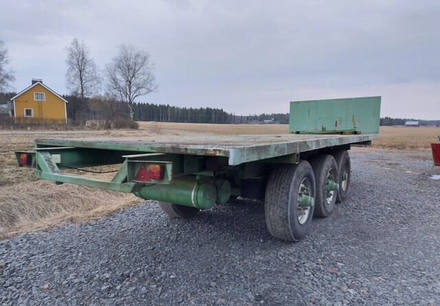 Jalkalavakärry 3-akselinen ilma-alustainen. - Pritschenanhänger/ Plattformanhänger: das Bild 3 Jalkalavakärry 3-akselinen ilma-alustainen. - Pritschenanhänger/ Plattformanhänger: das Bild 3