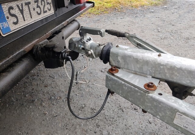 Kärppä Teliperäkärry jarrullinen - Pritschenanhänger/ Plattformanhänger: das Bild 3 Kärppä Teliperäkärry jarrullinen - Pritschenanhänger/ Plattformanhänger: das Bild 3