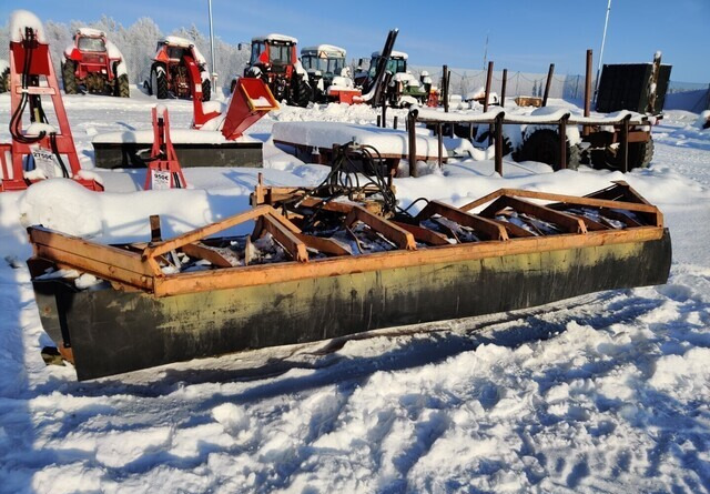 Mahlers 400cm - Volvo-kiinnike - Schneepflug: das Bild 1 Mahlers 400cm - Volvo-kiinnike - Schneepflug: das Bild 1