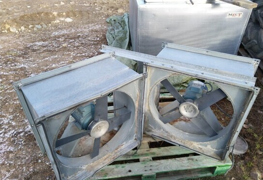 Puhaltimia sähkömoottoreineen 3kpl - HLK-Anlage: das Bild 1 Puhaltimia sähkömoottoreineen 3kpl - HLK-Anlage: das Bild 1