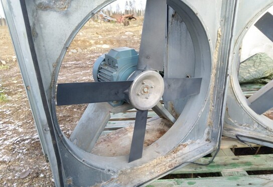 Puhaltimia sähkömoottoreineen 3kpl - HLK-Anlage: das Bild 4 Puhaltimia sähkömoottoreineen 3kpl - HLK-Anlage: das Bild 4