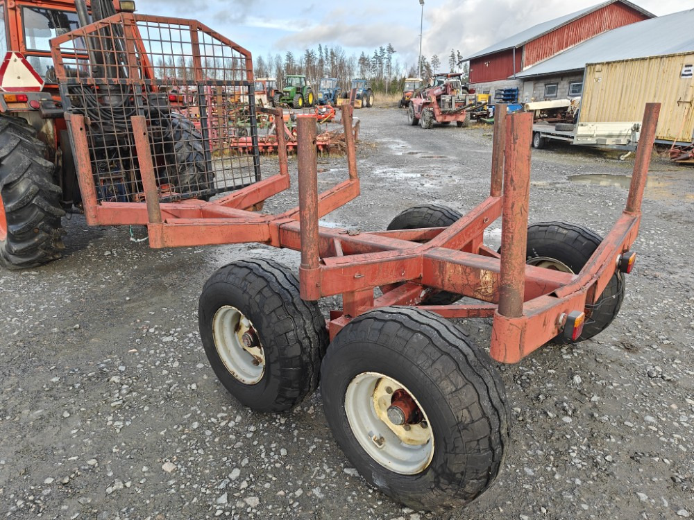 Rysky Metsävaunu telillä - Rückewagen: das Bild 2 Rysky Metsävaunu telillä - Rückewagen: das Bild 2