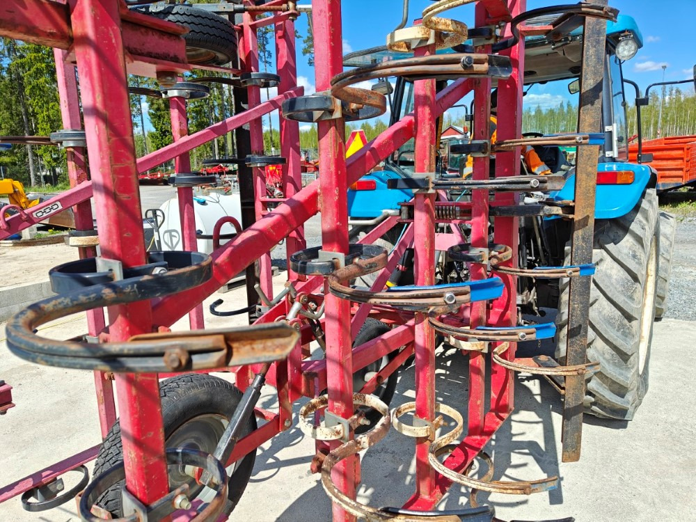 VM 450 cm, hydraulisesti taittuva, etulana ja jälkihara, katso video! - Wiesenstriegel: das Bild 4 VM 450 cm, hydraulisesti taittuva, etulana ja jälkihara, katso video! - Wiesenstriegel: das Bild 4