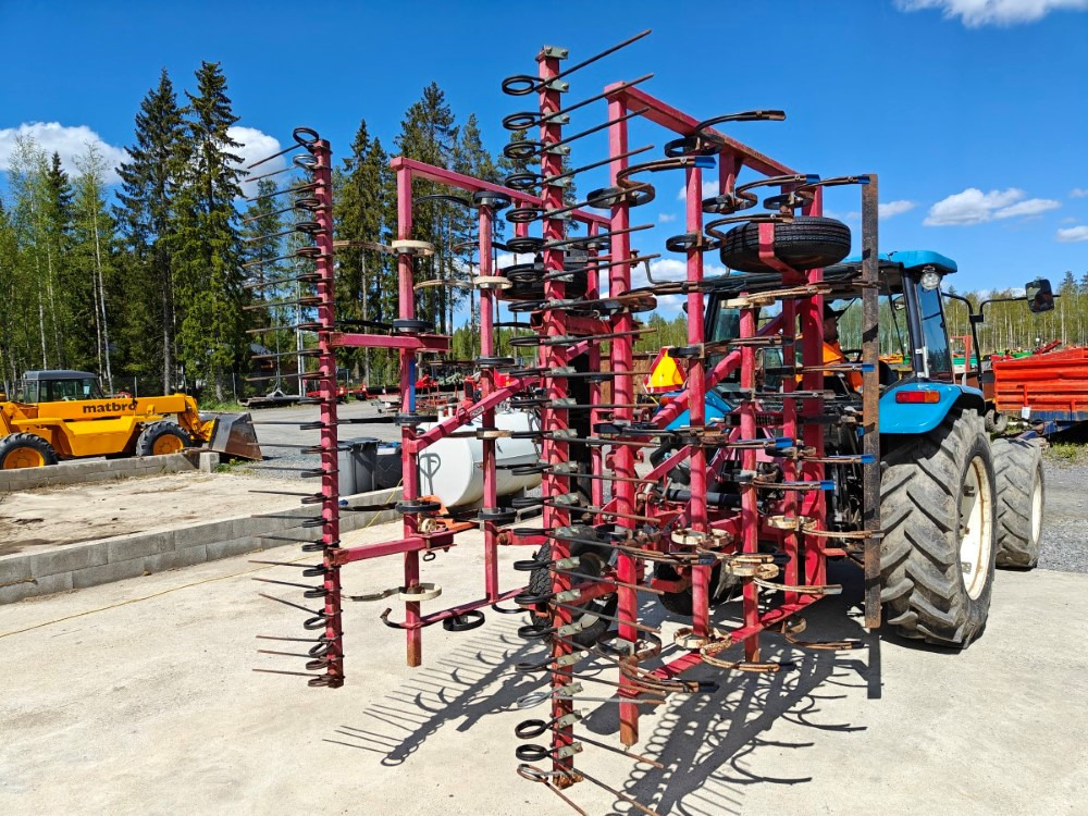 VM 450 cm, hydraulisesti taittuva, etulana ja jälkihara, katso video! - Wiesenstriegel: das Bild 3 VM 450 cm, hydraulisesti taittuva, etulana ja jälkihara, katso video! - Wiesenstriegel: das Bild 3