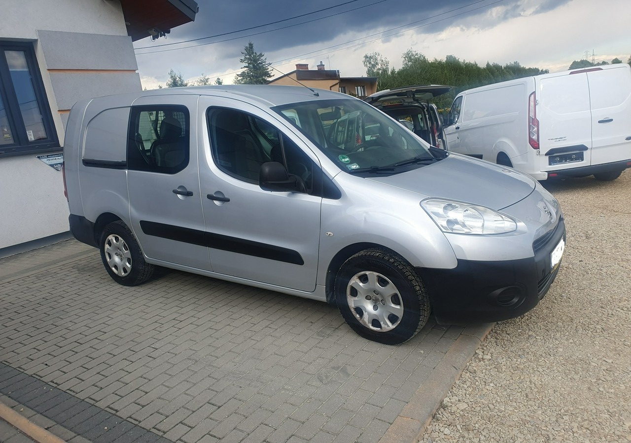 Citroen Berlingo II 5 lub 2 osobowy *long * zabudowa gruau* - PKW: das Bild 5 Citroen Berlingo II 5 lub 2 osobowy *long * zabudowa gruau* - PKW: das Bild 5